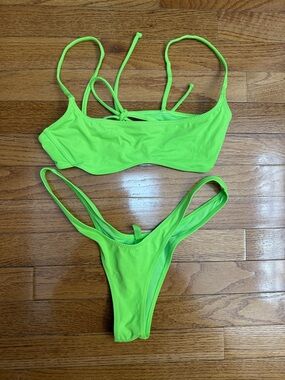 Skims Neon Green Women’s Two-Piece Swim Set